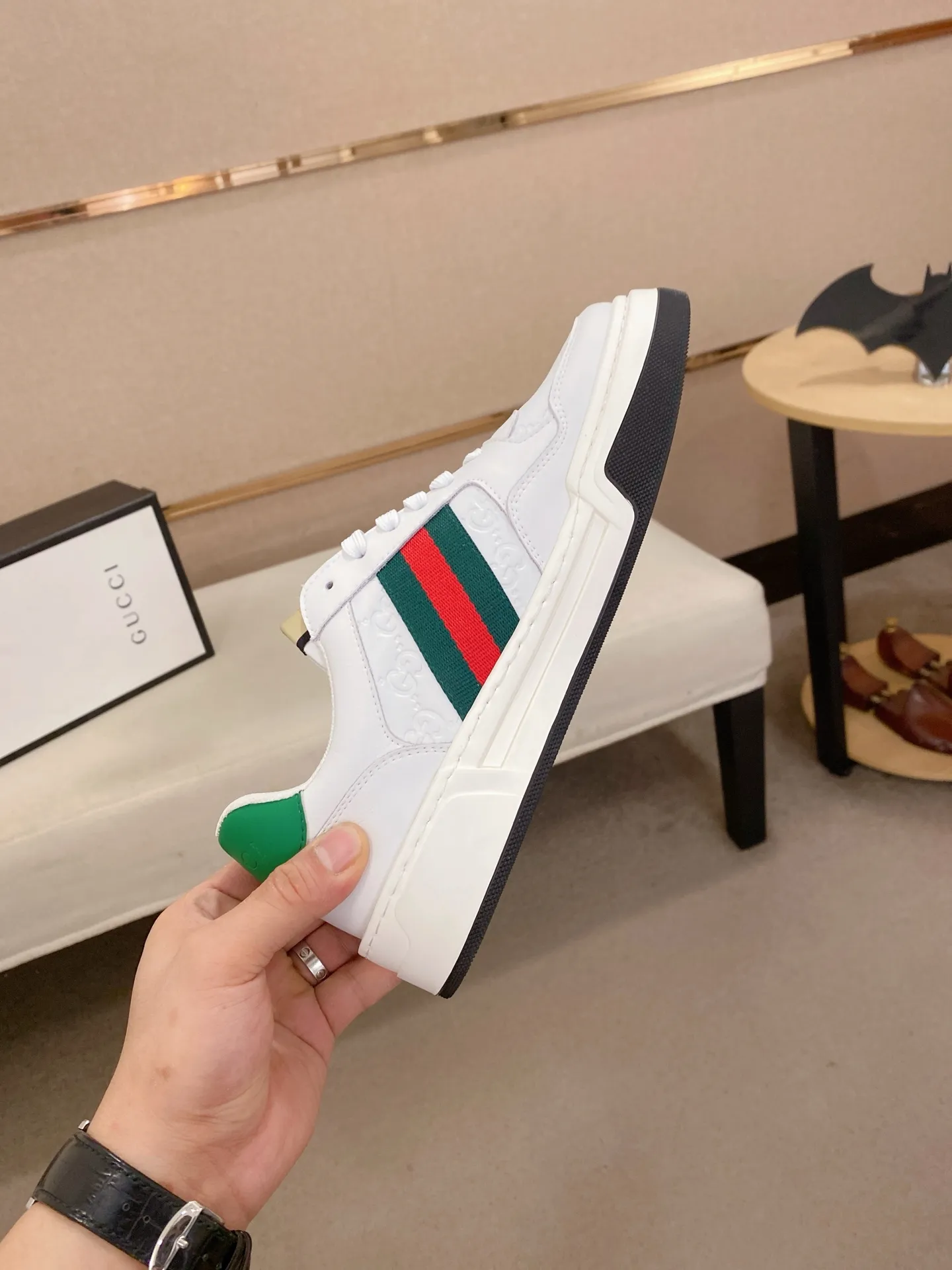 Men's Men's Shoes💰 420💰【Gucci】Gucci men's latest series of casual shoes! The official website is built 1:1. The upper is made of imported high-quality cowhide, and the lining is made of high-quality sheepskin, which is soft and comfortable. Picky selection of materials and exquisite workmanship give you the best enjoyment. Number of yards: 38-44 yards.